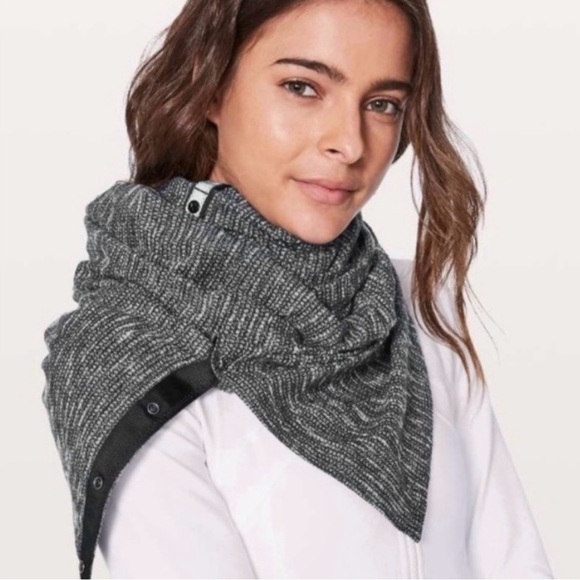 Lot of 2 Lululemon Vinyasa Scarf in Black and Gray - Picture 3 of 4